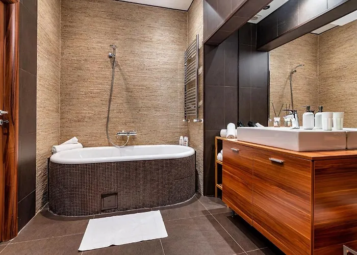 Victoria Secret - Central With View *