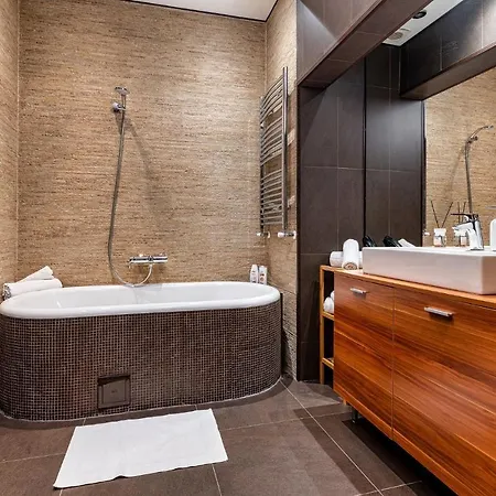 Victoria Secret - Central With View *