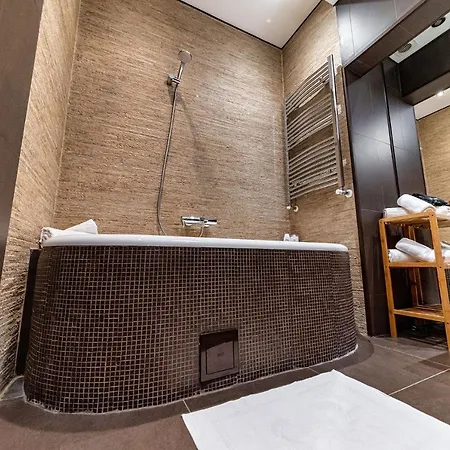 Victoria Secret - Central With View Apartment